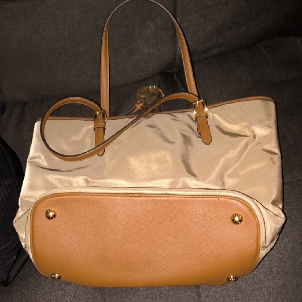 Michael Kors | Tan and Cream Tote Bag - Picture 6 of 7
